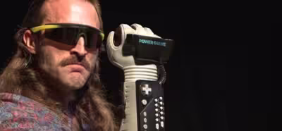 El mando definitivo para controlar un dron es sin duda el Power Glove de Nintendo