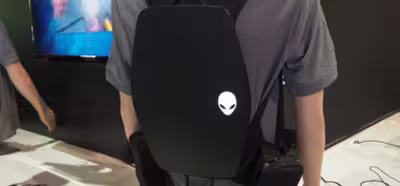 Alienware también tiene su mochila-PC para usar con gafas de realidad virtual