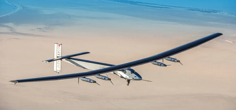 El avión solar 'Solar Impulse II' finaliza su vuelta al mundo con su aterrizaje en Abu Dabi