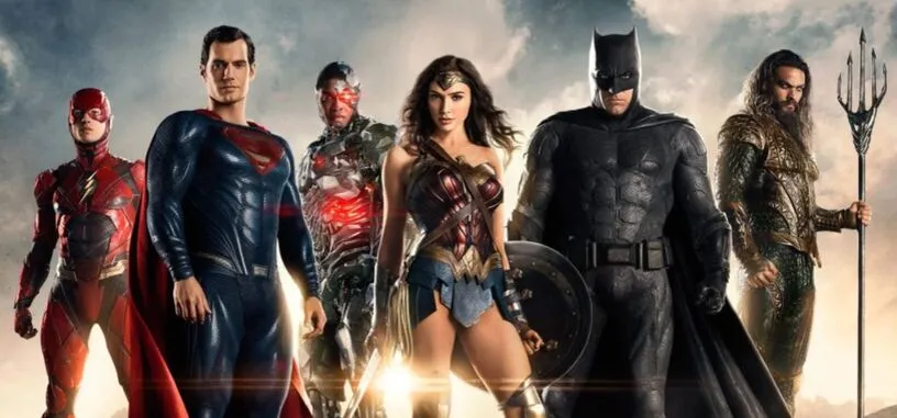 Henry Cavill muestra tímidamente cómo es el traje de Superman para 'La Liga de la Justicia'