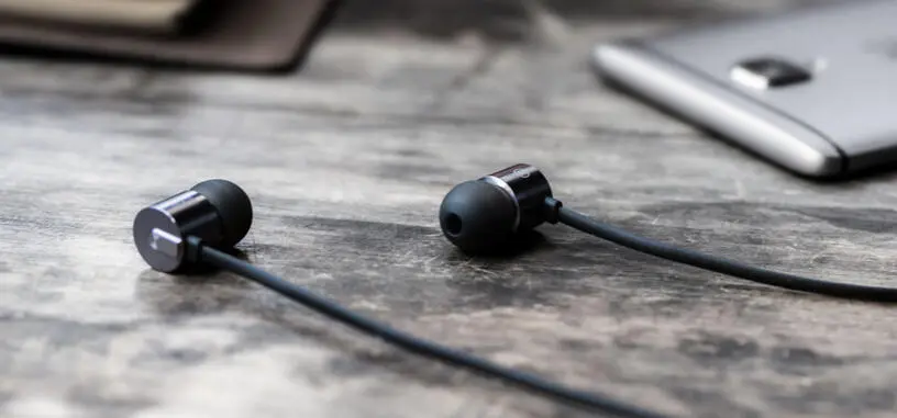 OnePlus renueva sus auriculares con los Bullets V2