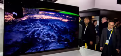 ¿Tienes un salón grande y vacío? Podrás llenarlo con este televisor OLED de LG de 77''