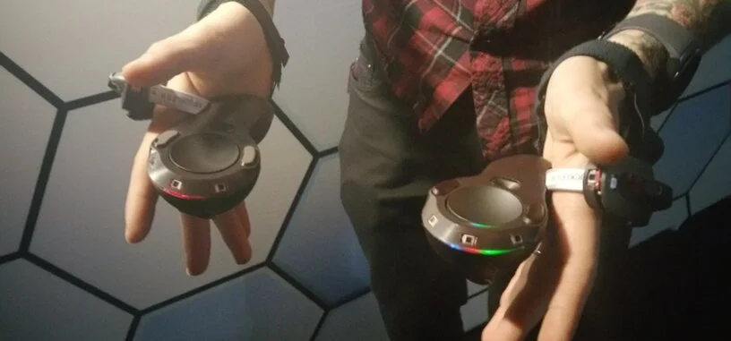 Valve muestra el prototipo del rediseño de los mandos de las HTC Vive