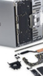 El desmontaje del MacBook Pro 13'' con Touch Bar muestra lo imposible que es de reparar