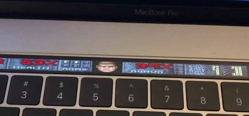 Usar la Touch Bar del MacBook Pro para jugar a 'DOOM' no entraba en los planes de Apple
