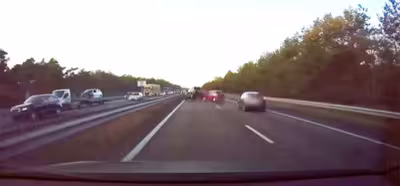 El piloto automático de Tesla evita un accidente antes de que se produzca