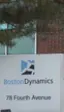 Un robot de Boston Dynamics sufre un tropiezo durante una presentación