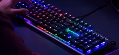 SteelSeries presenta Apex M750, teclado mecánico con los nuevos interruptores QX2