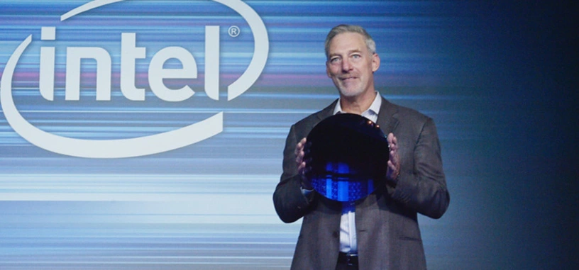 Intel tiene listo su proceso a 10 nm mostrando una oblea, lo usará inicialmente en las FPGA