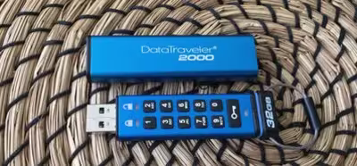 Análisis: DataTraveler 2000, una memoria USB con cifrado y resistente de Kingston