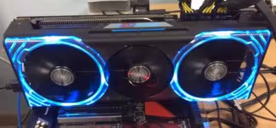 Esta es la Radeon RX Vega 64 Nitro que está preparando Sapphire, con tres PCIe de 8 pines
