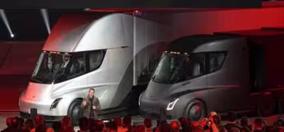 Tesla apuesta por los camiones eléctricos con el Semi y su autonomía de 800 km