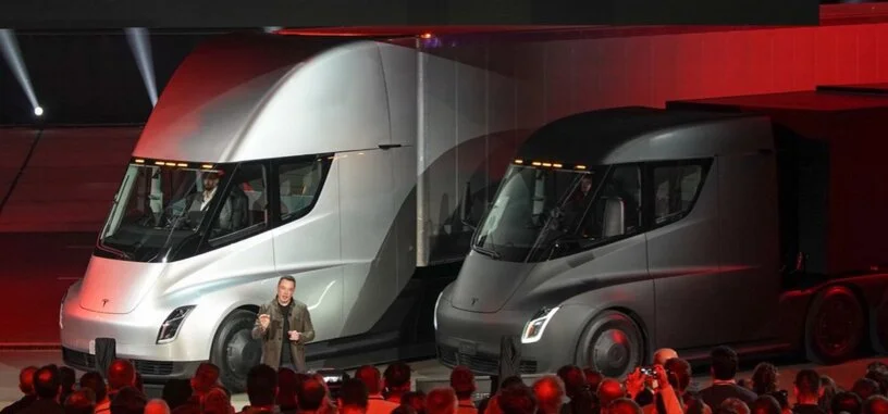 Tesla apuesta por los camiones eléctricos con el Semi y su autonomía de 800 km