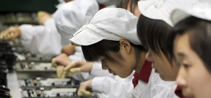 Apple admite que varios becarios trabajaron horas de más en las líneas de producción del iPhone X