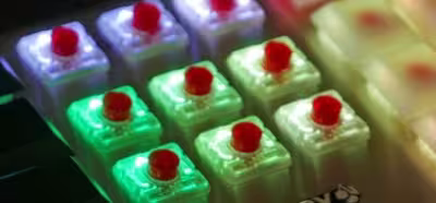 Cherry anuncia unos nuevos interruptores mecánicos de perfil bajo con RGB