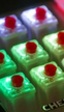 Cherry anuncia unos nuevos interruptores mecánicos de perfil bajo con RGB