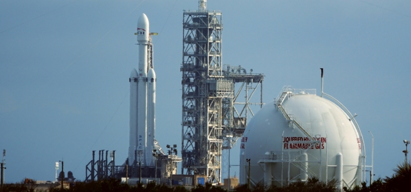 SpaceX lanza con éxito el Falcon Heavy, la nave que llevará material a Marte