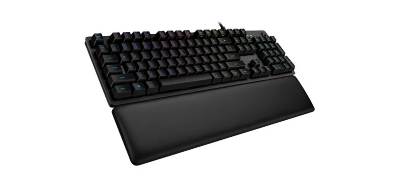 Logitech pone iluminación a su teclado mecánico G513 Carbon