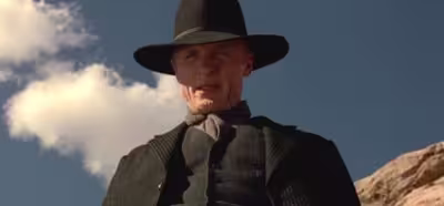 El Hombre de Negro quemará 'Westworld' hasta los cimientos en el tráiler de la segunda temporada