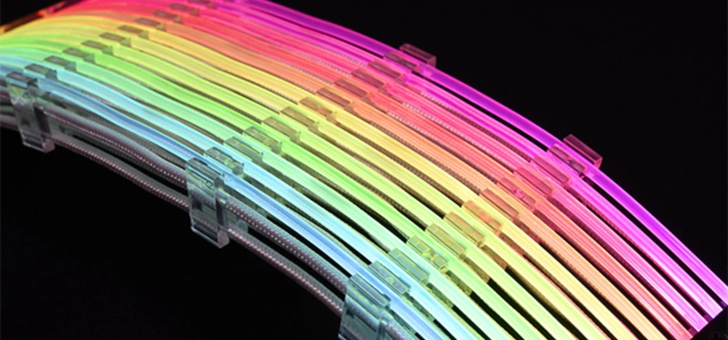 Lian Li pone a la venta los cables Strimer con RGB para fuente de alimentación