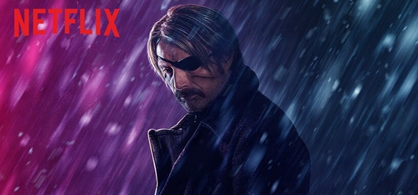 Mads Mikkelsen es un asesino a la fuga en el tráiler de 'Polar' de Netflix