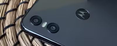 motorola_one_ca__maras_traseras.avif
