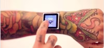 Se implanta cuatro imanes en el brazo para sujetar su iPod nano