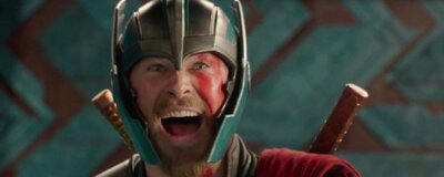 Esta imagen no es de esta película, pero queda perfecta. thor-ragnarok-chris-hemsworth-brainwash-kids-1087136-1280x0.jpeg
