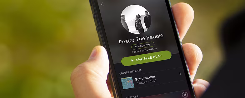 spotify-newlook-iphone-artist-outdoor